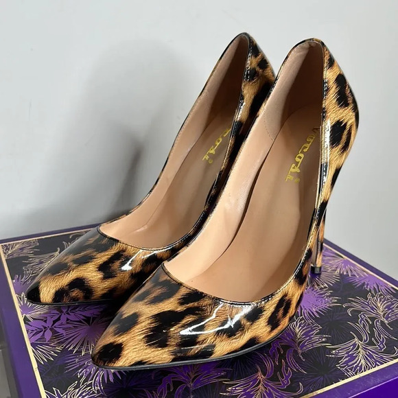 Vicosi Leopard Print Patent Leather Pumps - Picture 2 of 8